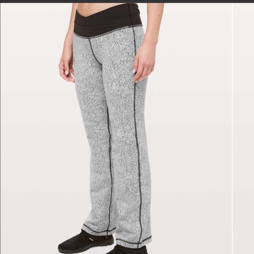 Lululemon Astro Slim Flare Pants Black White Feathered Jacquard, Size 6 Reg